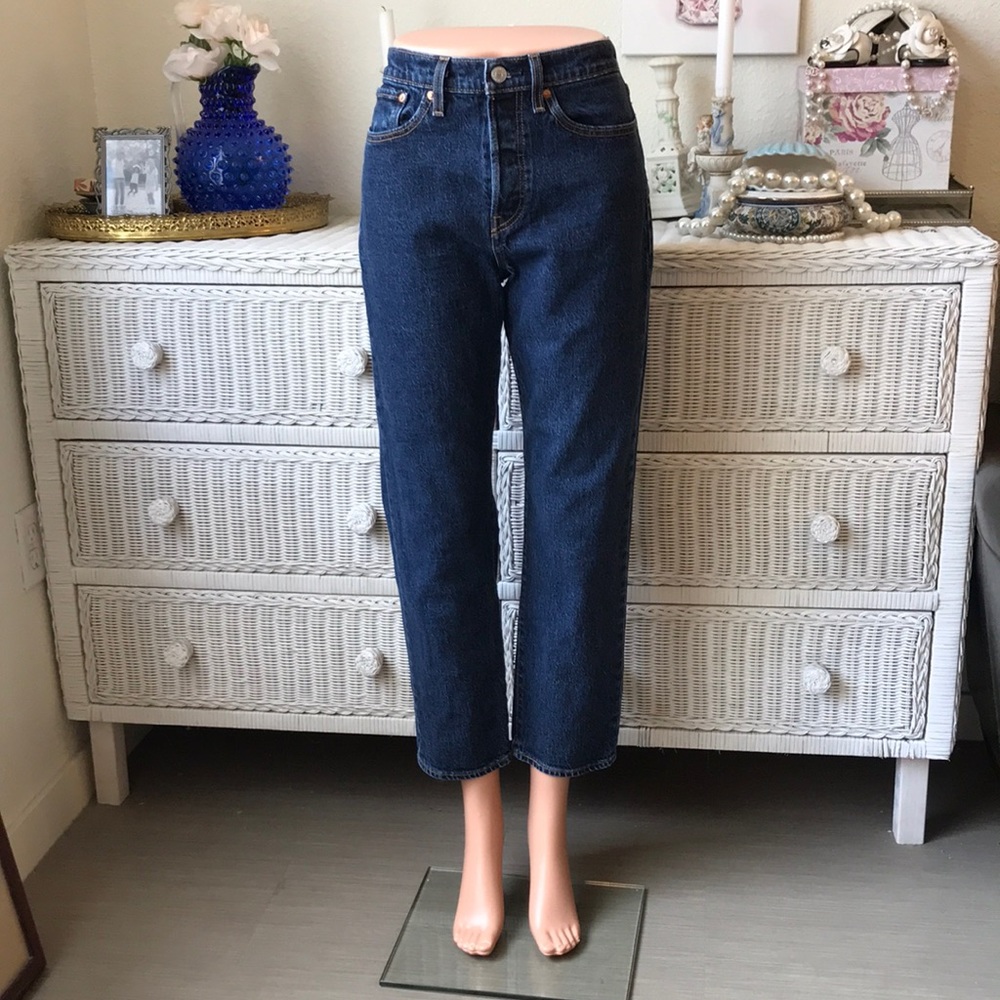 Levi's premium high waisted wedgie straight jeans 28